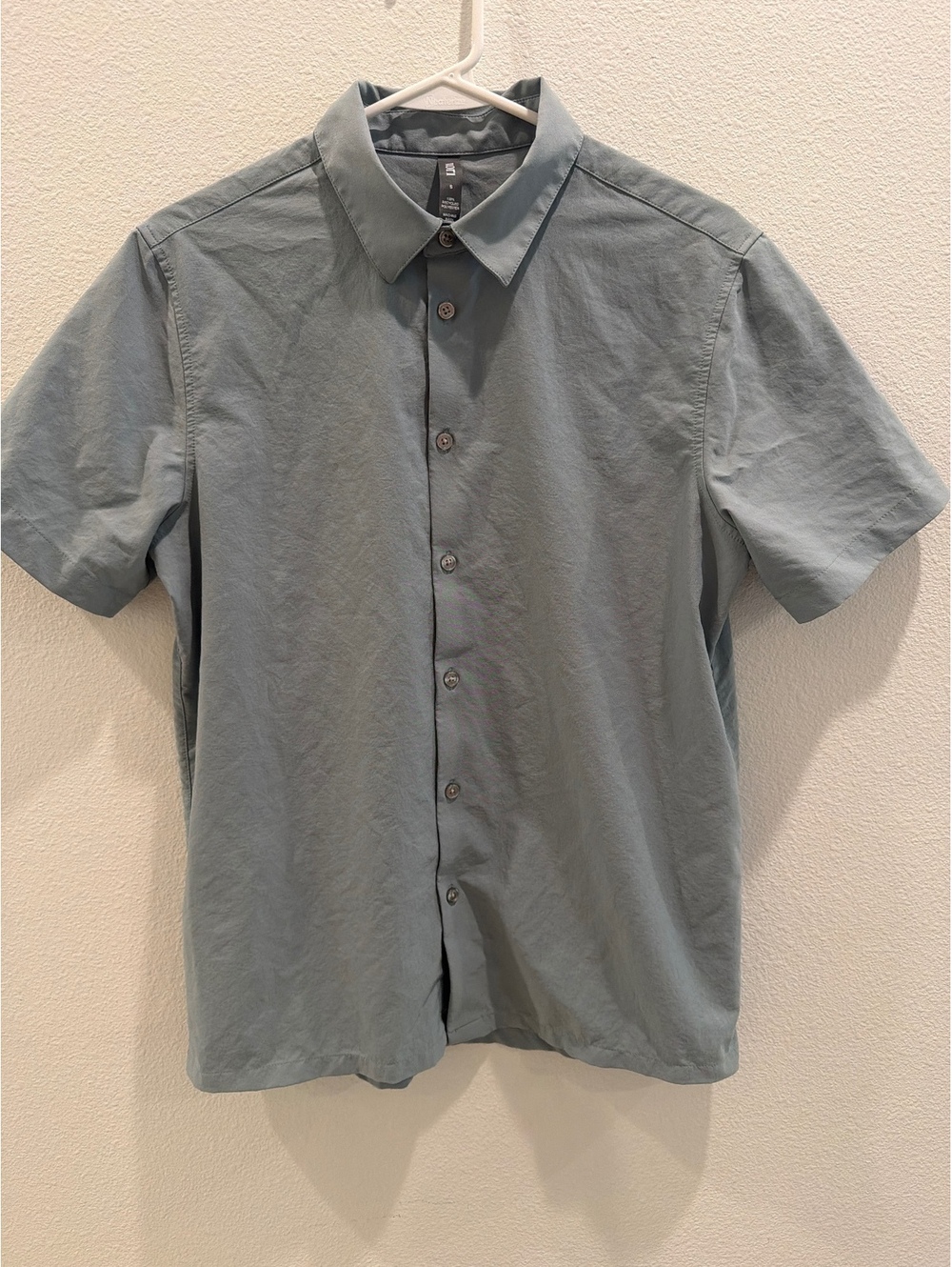 Men’s Vuori button down